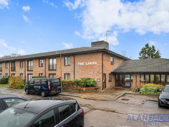 Flat for sale in Navestock Side, Essex