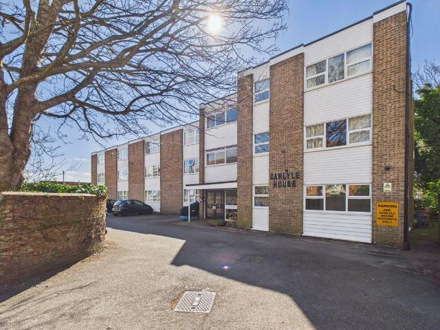 Flat for sale in Worthing, West Sussex