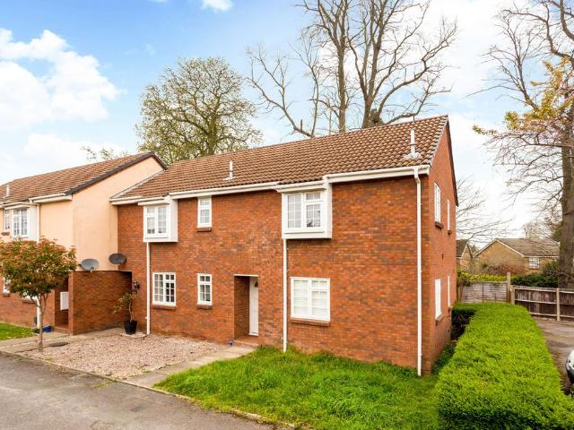 Flat for sale in Weybridge, Elmbridge