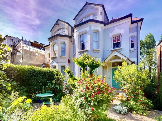 Flat for sale in Shepherd's Hill, Crouch End