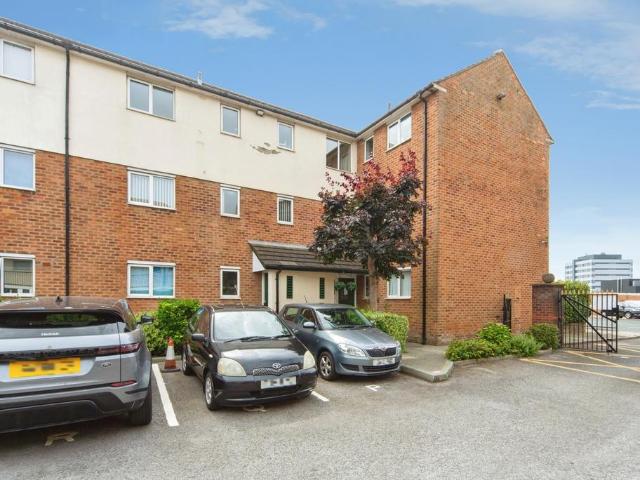 Flat for sale in Calderstones