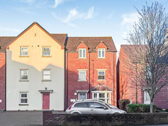 Flat for sale in Gloucester, Gloucestershire
