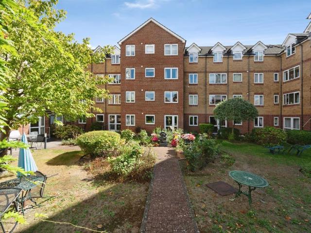 Flat for sale in Watford Heath, Watford