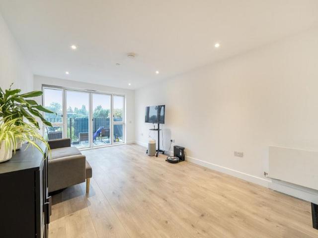 Flat for sale in London Borough of Croydon, Greater London