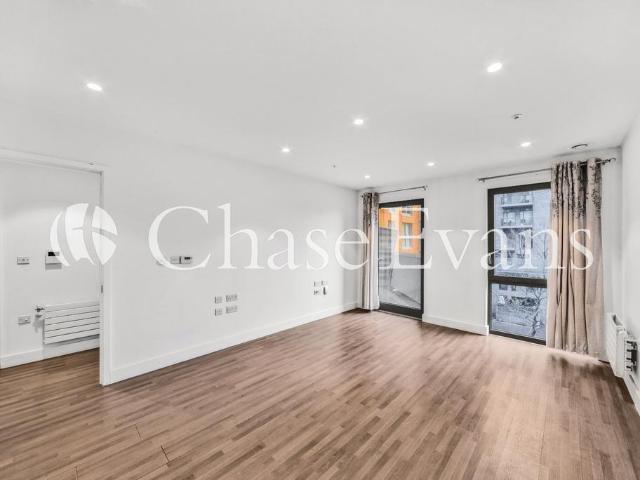 Flat for sale in Canning Town, Greater London