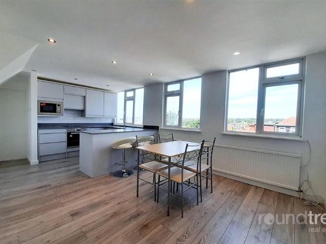 Flat for sale in Brent Cross, Greater London