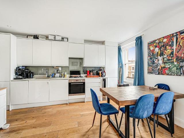 Flat for sale in Brompton, Greater London