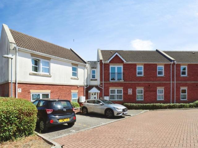 Flat for sale in Kingswood