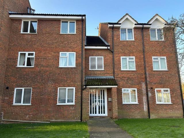 Flat for sale in Churchgate, Broxbourne