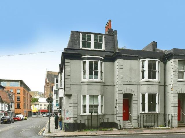 Flat for sale in Round Hill, Brighton