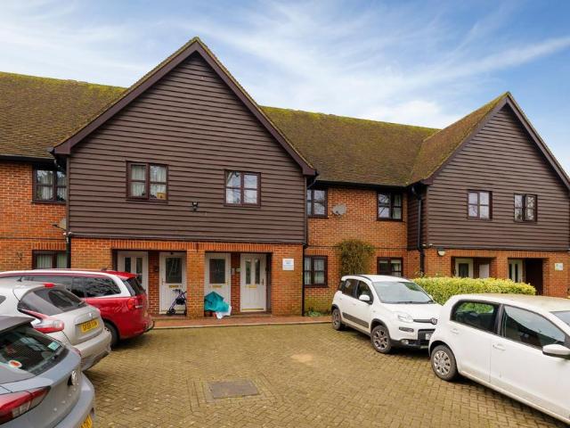 Flat for sale in Folkestone, Kent