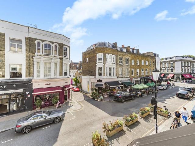 Flat for sale in North Kensington, Greater London