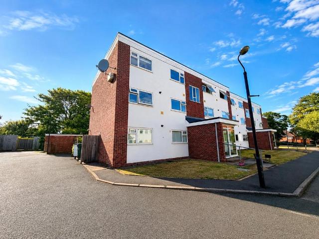Flat for sale in Cotteridge, West Midlands