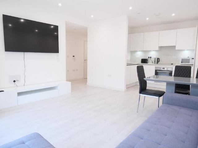 Flat for sale in London Borough of Hounslow, Greater London