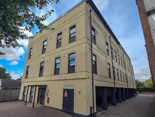 Flat for sale in Chipping Hill, Essex