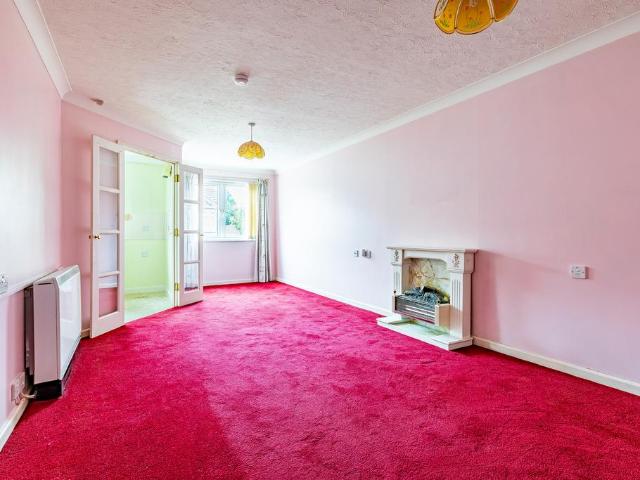 Flat for sale in Kingswood, South Gloucestershire