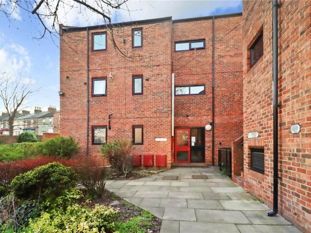 Flat for sale in East End, Isle Of Man