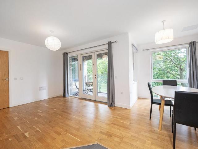 Flat for sale in South Hackney, Greater London