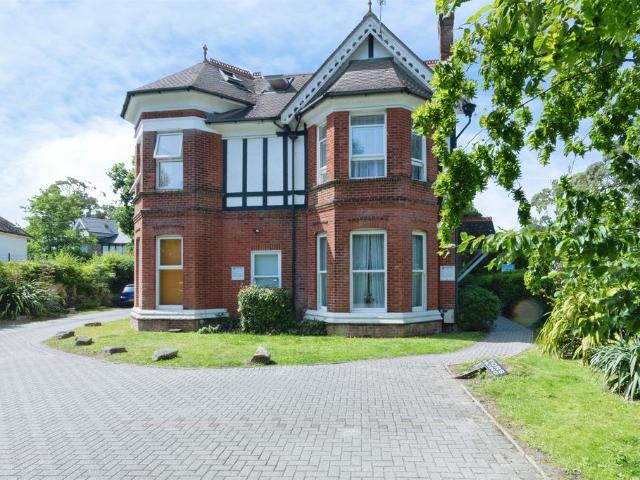 Flat for sale in Charminster, Bournemouth