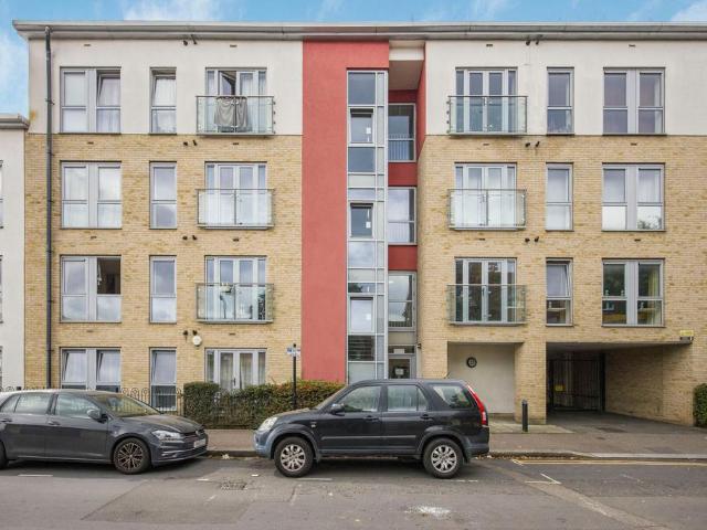 Flat for sale in Leyton, Greater London