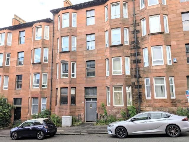Flat for sale in Haghill, Scotland