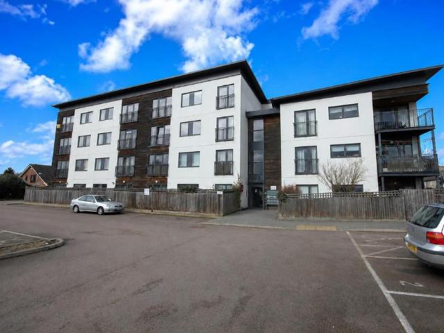 Flat for sale in Hatfield, Fretherne