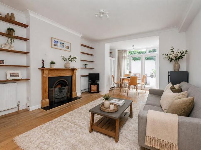 Flat for sale in Notting Hill, Greater London