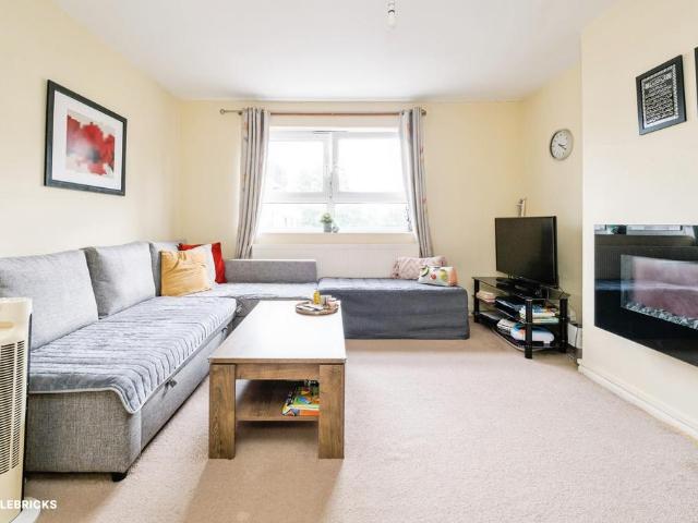 Flat for sale in West Ham, Greater London