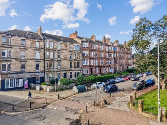 Flat for sale in Crosshill, Scotland