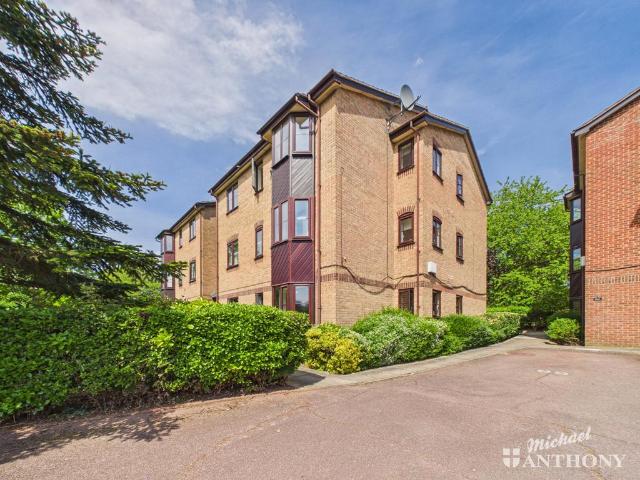 Flat for sale in Walton, Aylesbury