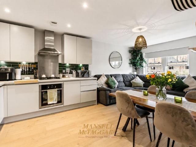 Flat for sale in Greenfields, Red Hill