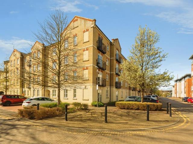 Flat for sale in Southcourt, Aylesbury
