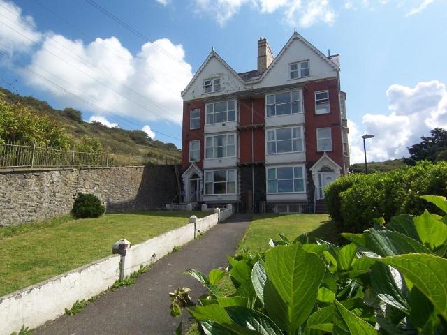 Flat for sale in Waun Fawr, Wales