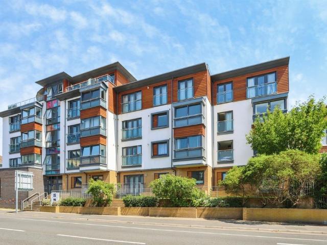 Flat for sale in Oakdale, Poole