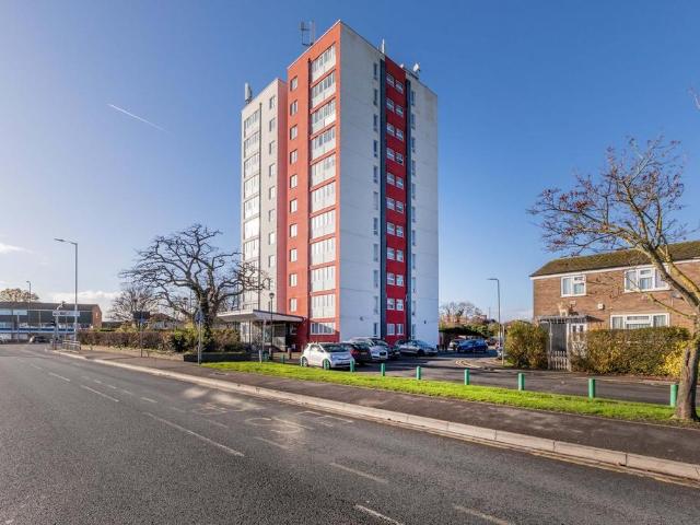 Flat for sale in Slough