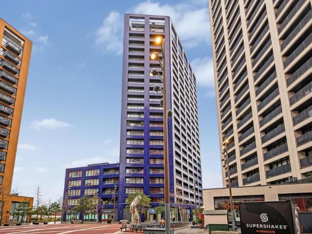 Flat for sale in London City Island, Blackwall