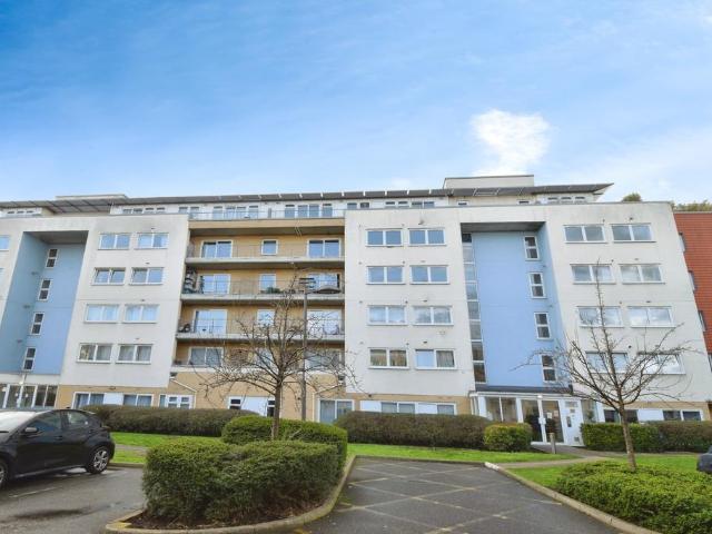 Flat for sale in Maryland, Greater London