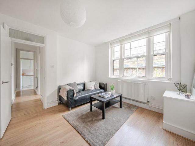 Flat for sale in Camberwell, Greater London