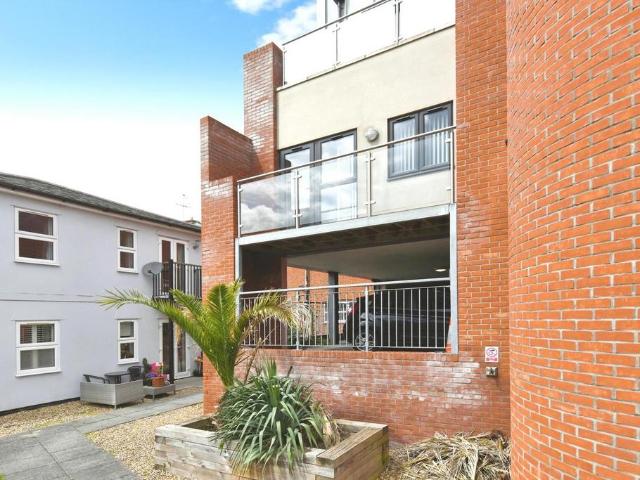 Flat for sale in Fordham Heath, Essex