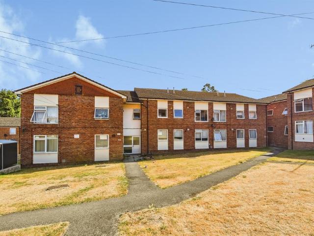 Flat for sale in Devizes, Wiltshire