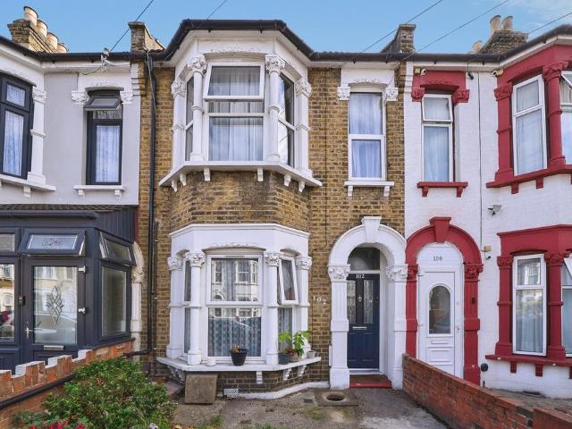 Flat for sale in London Borough of Newham, Greater London