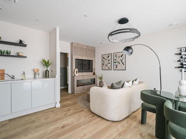 Flat for sale in New Barnet, Greater London