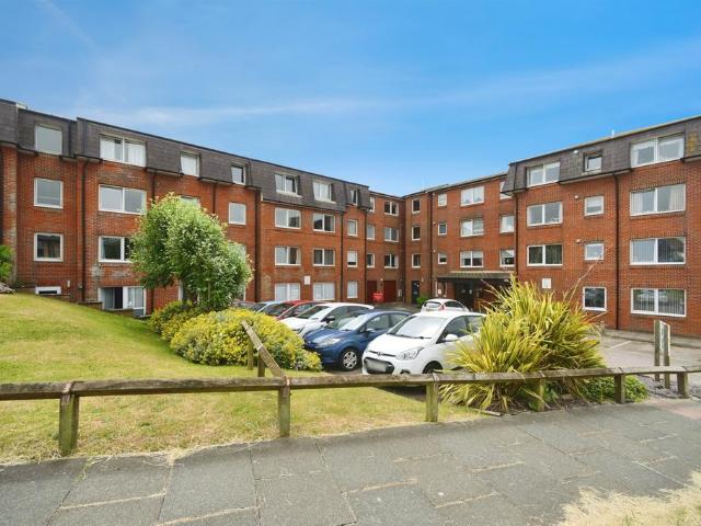 Flat for sale in Telscombe, Iford