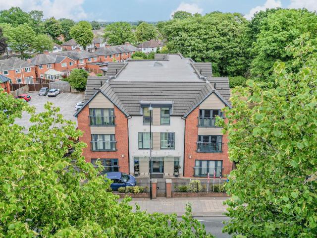 Flat for sale in Shirley, West Midlands