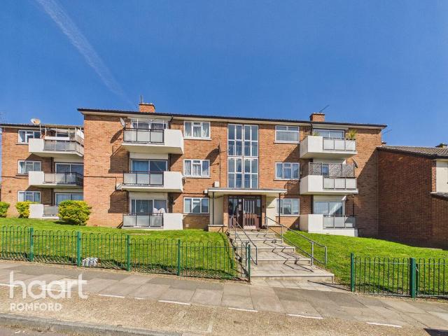 Flat for sale in Collier Row, Greater London