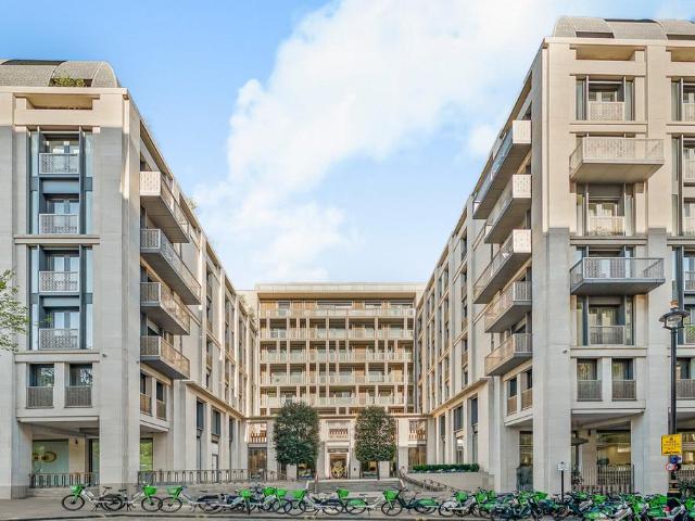 Flat for sale in St Clement Danes, Greater London