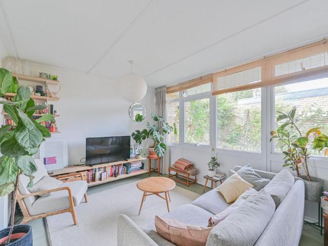Flat for sale in Streatham, Greater London