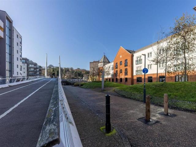 Flat for sale in Lakenham, East Bank