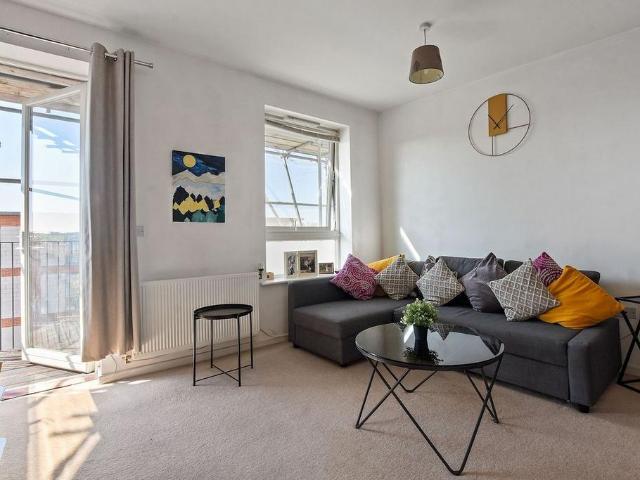 Flat for sale in Colindale, Greater London