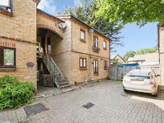 Flat for sale in Beckton, Greater London